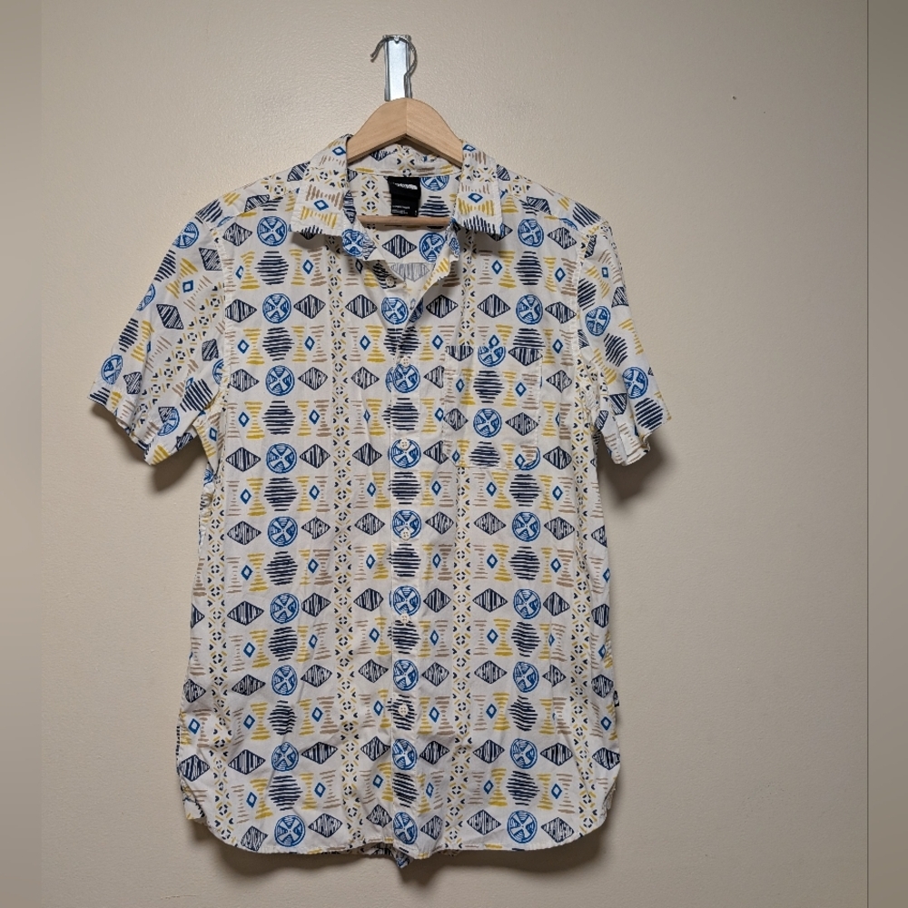 THE NORTH FACE MEN'S GEOMETRIC PRINT SHORT SLEEVE BUTTON UP SHIRT